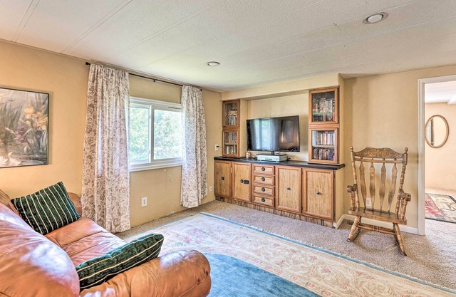 Wyoming Outdoor Escape: 30 Mi to Oregon Trail