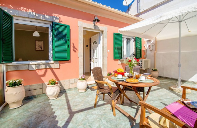 Xenia House: In Gaios, Renovated, Lovely, A/C, WiFi