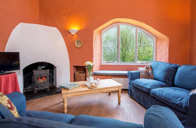 Y Beudy, Holiday Cottage Near Preseli Hills, Sleeps 4, 2 bedrooms, bathrooms