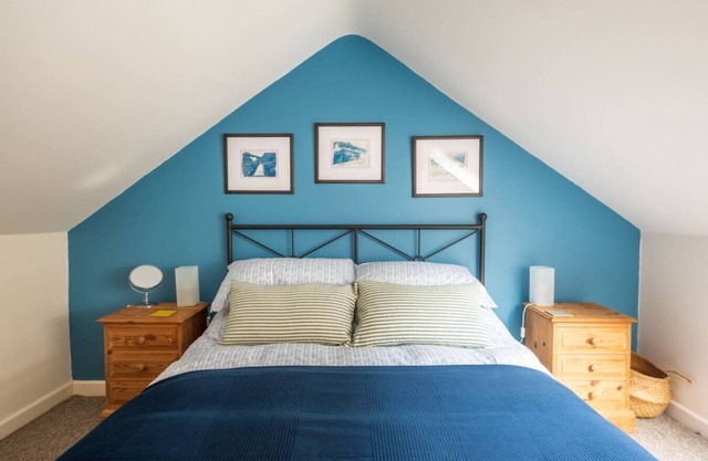 Y Bothy · Riverside Bothy In Heart of Scenic Harbour Village