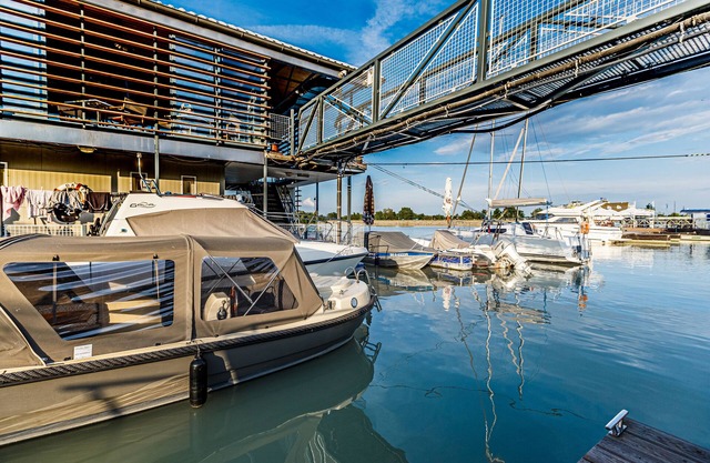 YACHTER CLUB Modrá Čajka