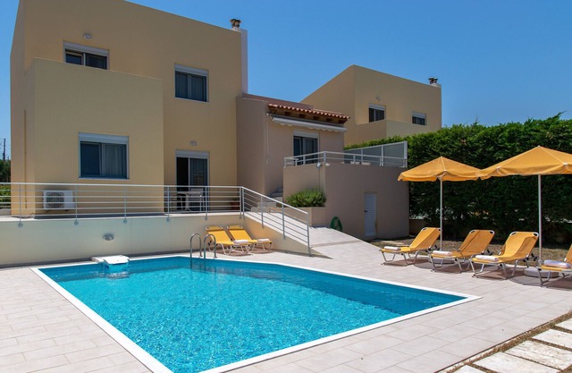 Yannis2 Private pool, Sea View, Next to amenities