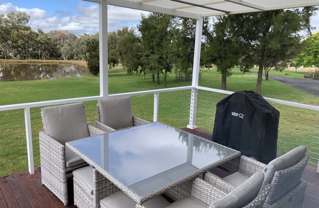 YARRAWONGA PARK COTTAGE Cozy 2 bedroom cottage on small acreage