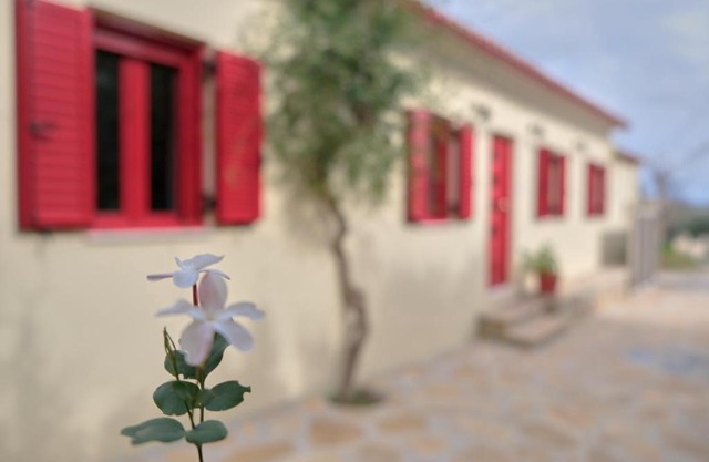 Yasemia Wood & Stone Villa