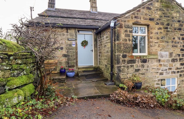 YATE COTTAGE, romantic, luxury holiday cottage in Oxenhope