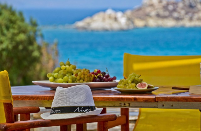 Ydreos Studios & Apartments