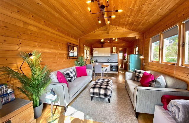 Yealm Cabin is a self catering log cabin in Devon with Hot Tub, South Hams, UK.