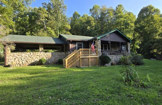 Yellow Creek Cabin: Robbinsville