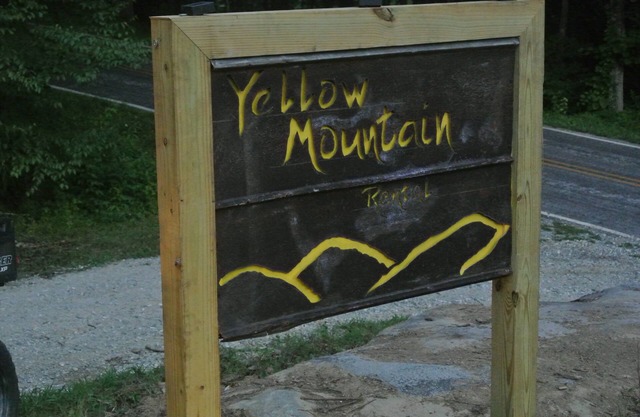 Yellow Mountain Rental, close to the Dragon Appalachian Trail, great location.