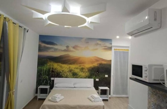 YELLOW STUDIO APARTMENT