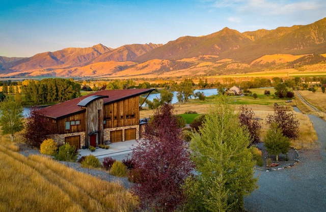 Yellowstone Beach Club · VIP living on Yellowstone - private beach & hot tub