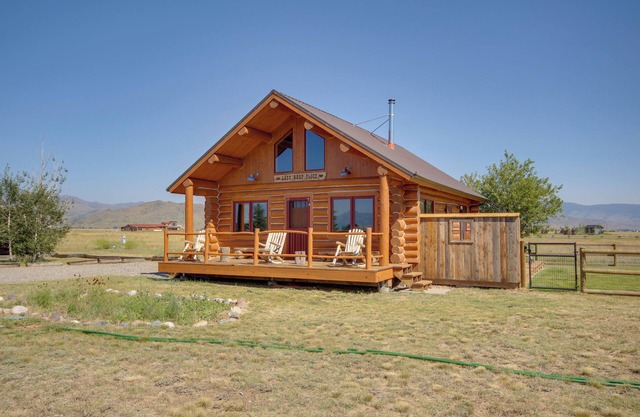 Yellowstone Cabin w/Stunning Mountain Views