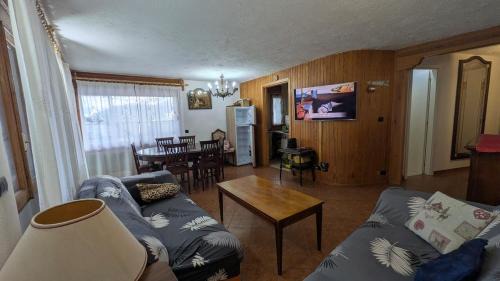 YNH Four-room apartment with parking space