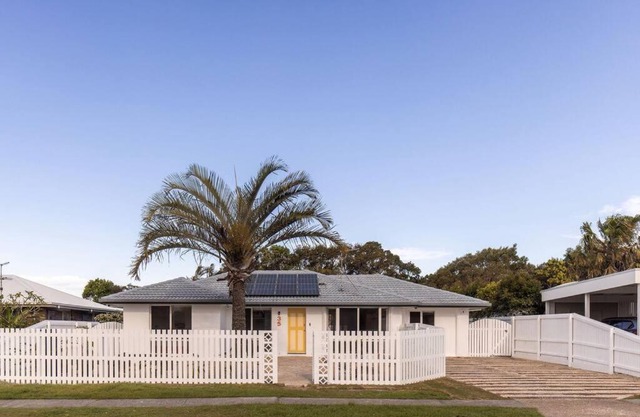 Yo Caba Caba - Beach House with a Colourful Twist!
