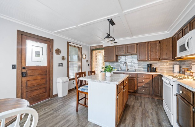 Yorkville Rental