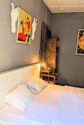 Yose art & guest house