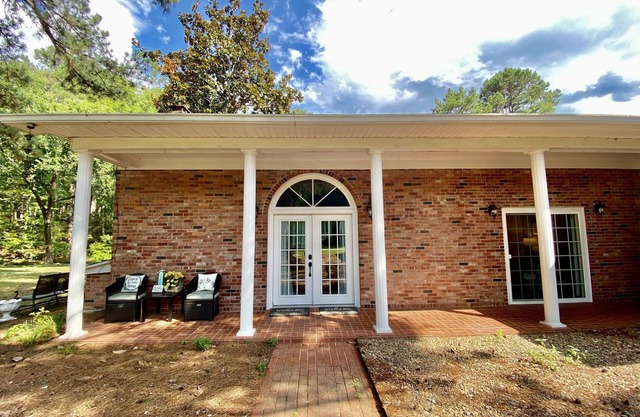 Your Creekside Villa Experience: Relax and Refresh. Brookhill Ranch Area!