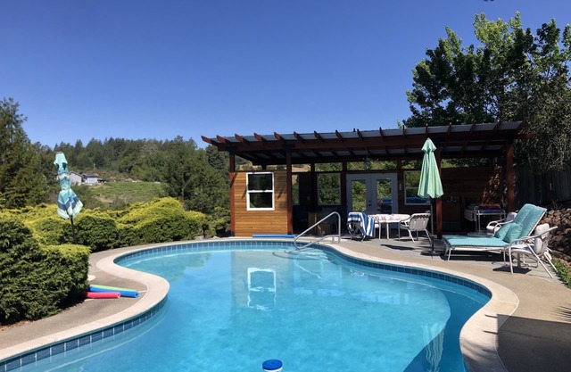 Your Haven on the Hill. Western Sebastopol Gem. Pool. Hot tub. View.