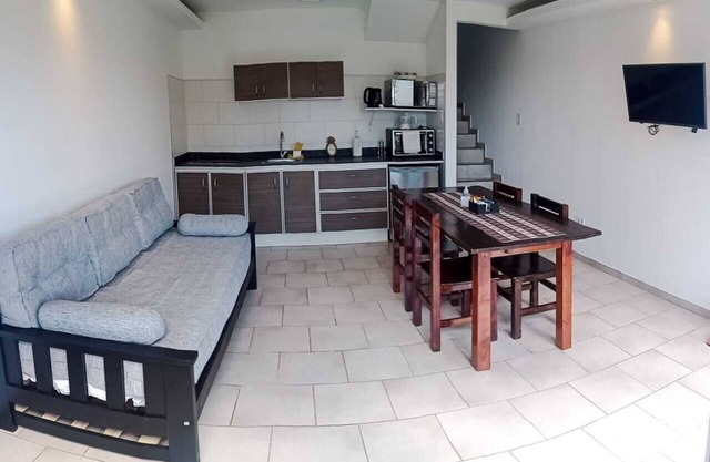 Your Lakeside Paradise: Comfort and Full Kitchen Awaits