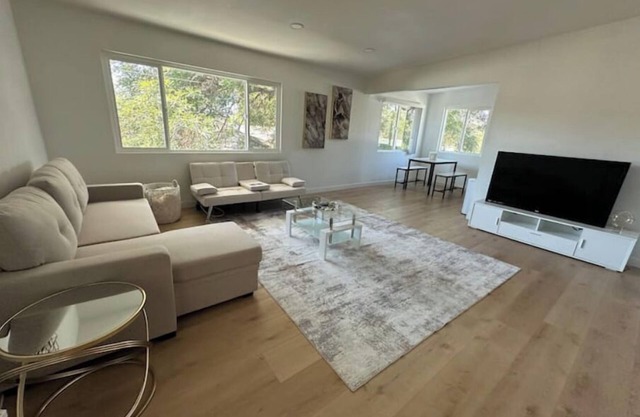 Your new stay away 2B1B Near Disney, Knotts, DTLA