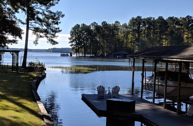 Your next family vacation - Camp Quinn Lake Front Pea Hill Creek 5 BR 3 1/2 BA