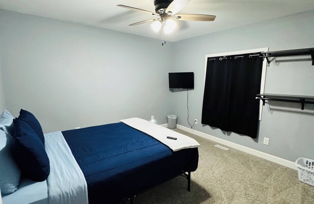 Your One Of A Kind Rental! Family and Friendly With A Pool Table and Foosball.