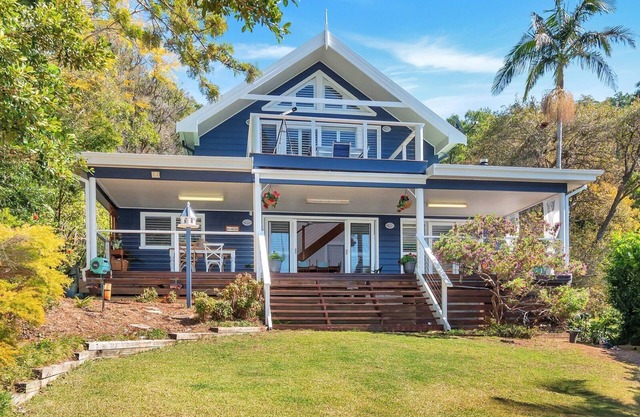 Your Perfect Waterfront Escape/holiday