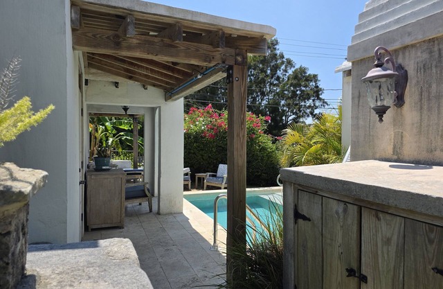 Your Private Luxury Villa - 3 Bedrooms, House & Cottage, Pool, Walk to Beach!n
