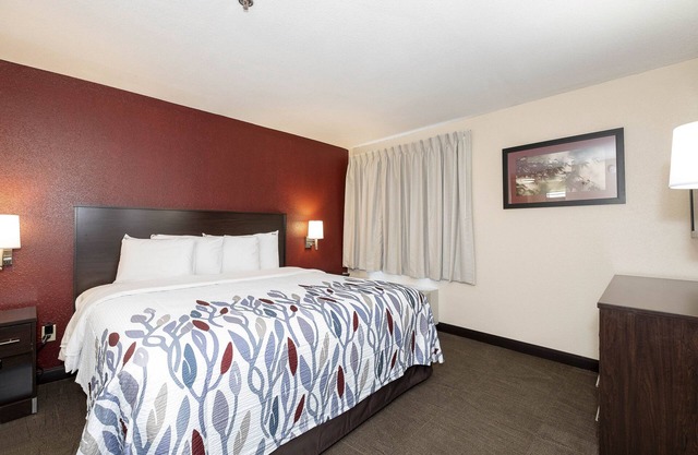 Your Relaxing Getaway Awaits! Pool, Pets Allowed, Near St. Johns River Taxi