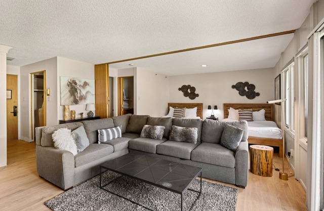 Your Snowmass Getaway! Outdoor Pool & Hot Tub, Patio & Grill, Wood FP, Parking, Next to Village