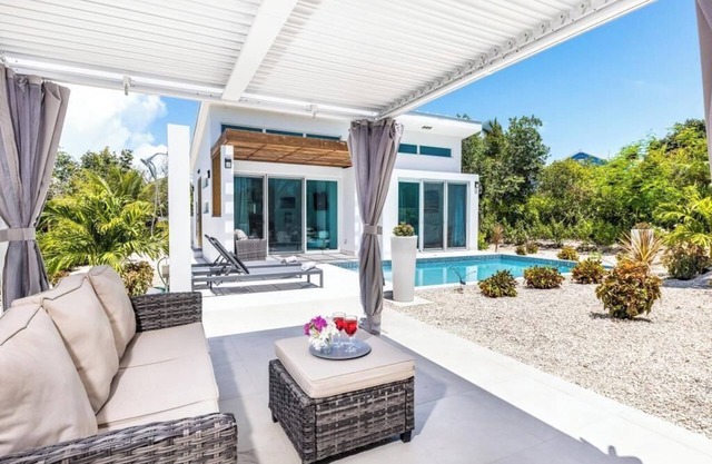 Your tropical escape 2-bedroom villa with pool, 250 yards to Grace Bay Beach