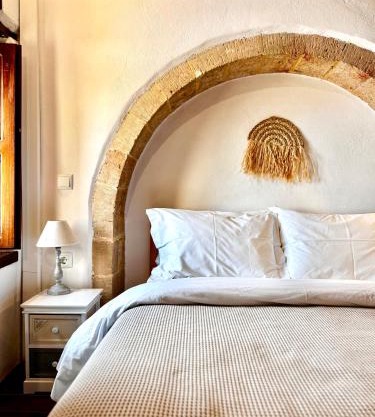 Ypatia Cozy Castle Suite Apartment with Loft