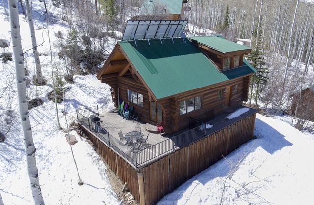 YULE CREEK LODGE-Quintessential Mountain Cabin on 53 Private Acres