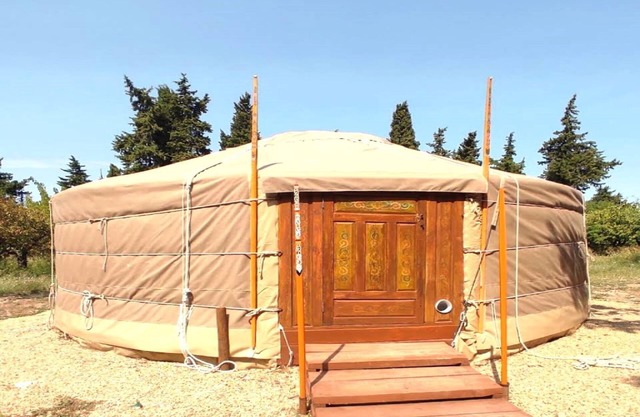 Yurt in Provence near Ventoux & Wine Route