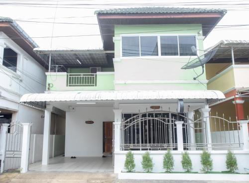 Zaina Home