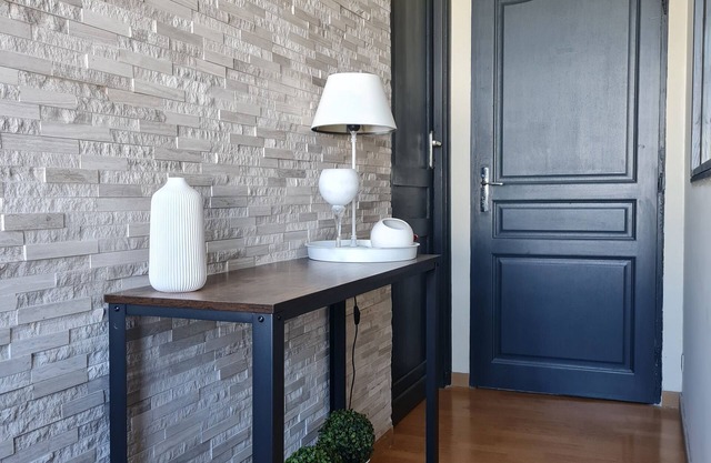 ZEN AND COZY PRIVATE APARTMENT LOMME.EURATECHNOLOGIE METRO 4 PERSONS