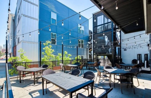 Zen Garden KING SUITE downtown + POOL & GYM