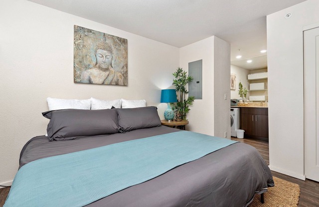 Zen House 1 Bed 1Bath Free Wi-Fi Free Parking Spot Comfortable Stay w/Workspace