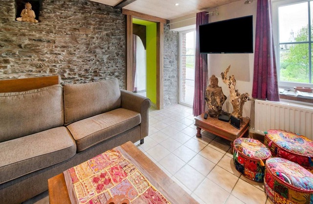 Zen-inspired Holiday Home in Orchimont with Jacuzzi