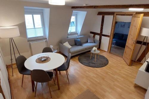 Zentrale Altbauwohnung mit Flair