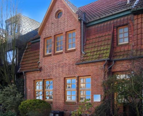Zentrale Wohnung Mit Klavier, Kunst Und Design
