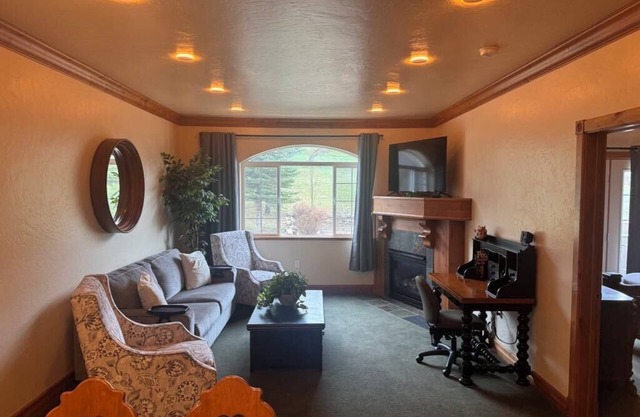 Zermatt Villas w/Mountain Views. 25 Min from Park City. 25 mins from Ski Resort