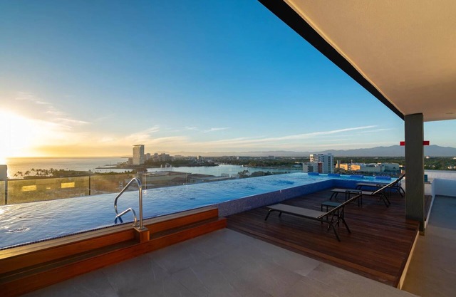 Zoho Skies 2 BDR & Bay View