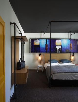 Zoom Hotel