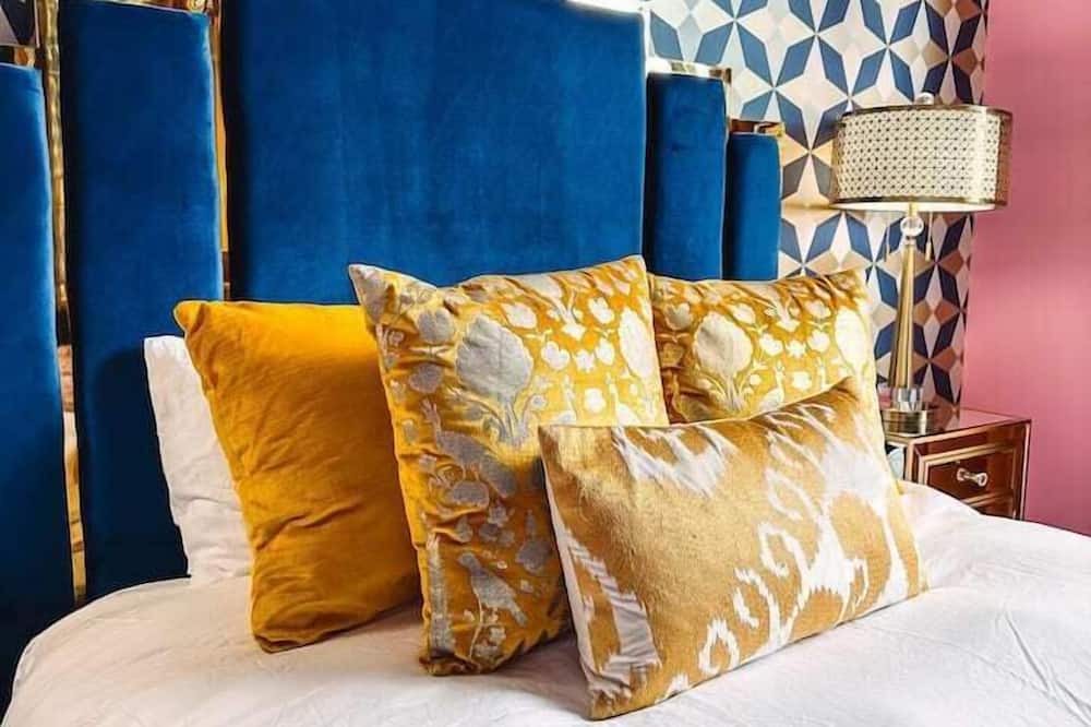 North Nashville Apartment | Dolly's Art Deco: Luxe Stay Near Broadway