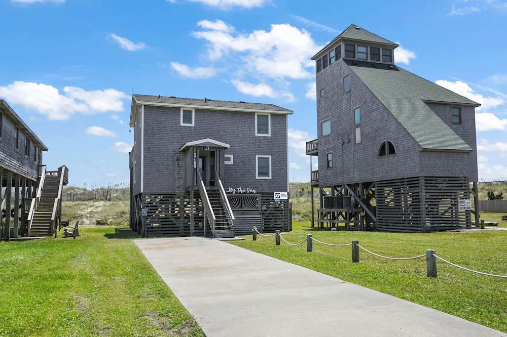 Hatteras House | On Special - Oceanfront, Dog Friendly Home in Hatteras with Hot Tub!