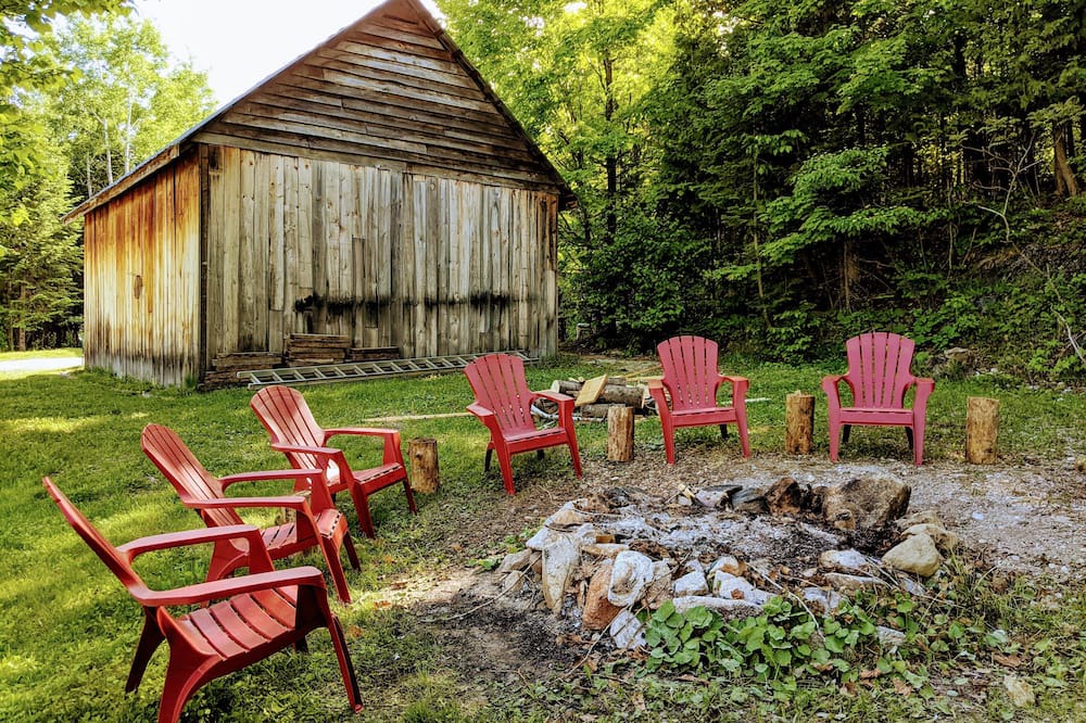 Messines Ski Chalet | Comfy Cottage w/Sauna and Hot Tub Nestled in Nature in Beautiful Messines, QC