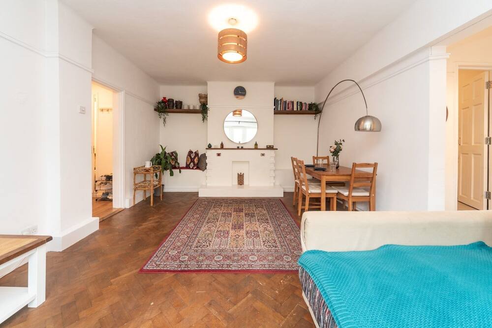 Childs Hill Apartment | Pass the Keys | Spacious 2 bedroom apartment near Central London