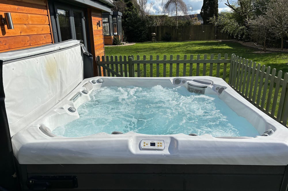 Ashwick Apartment | Lovely Somerset retreat with private indoor heated pool, sauna and hot tub