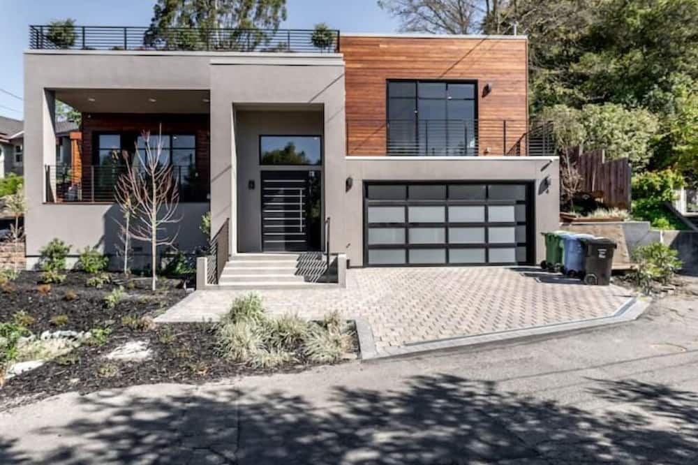 Lafayette House | ULTRA LUXE Lafayette Modern House Brand NEW